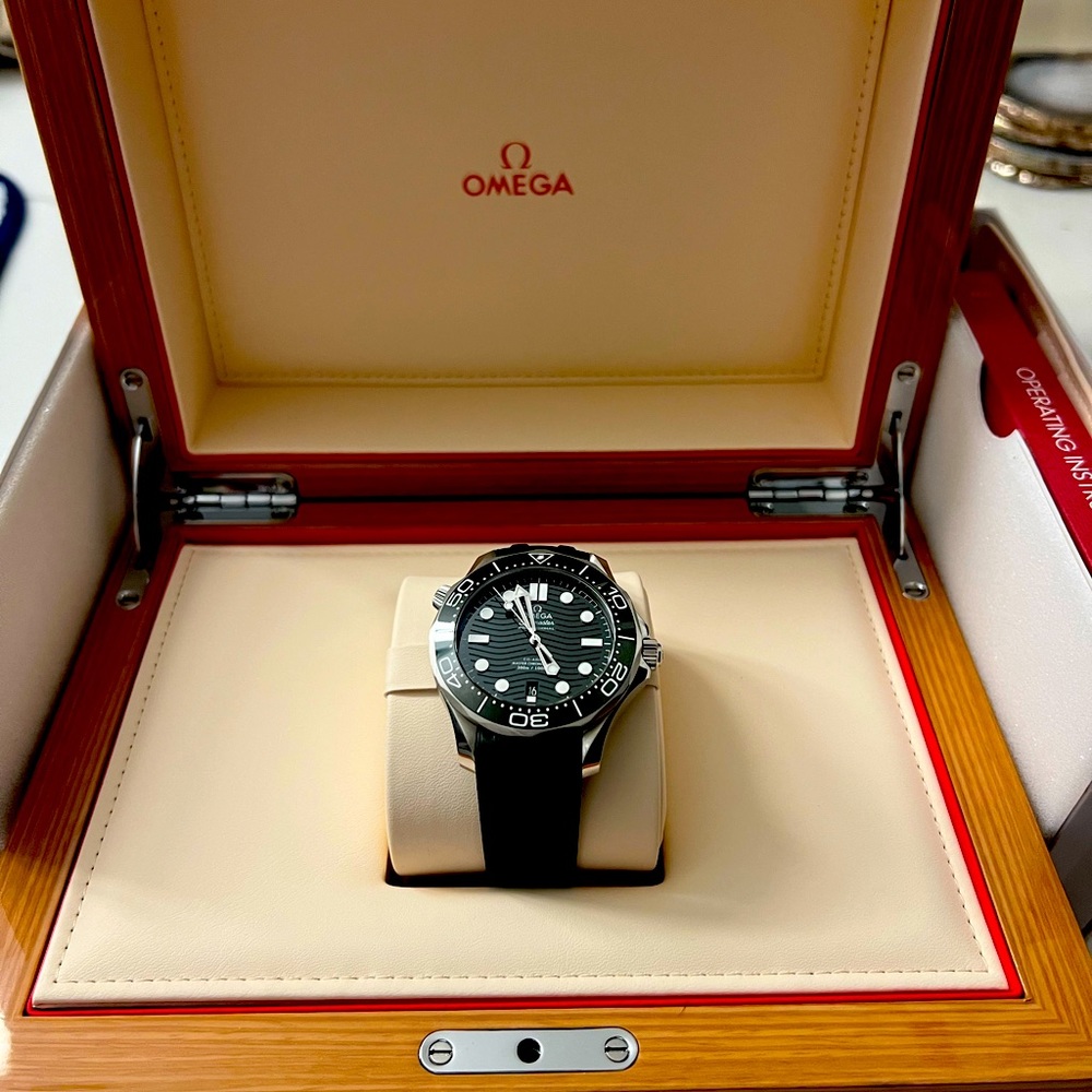 Beautiful and brand new coveted Omega G SeamDiver 42 ss green - Picture 1 of 14